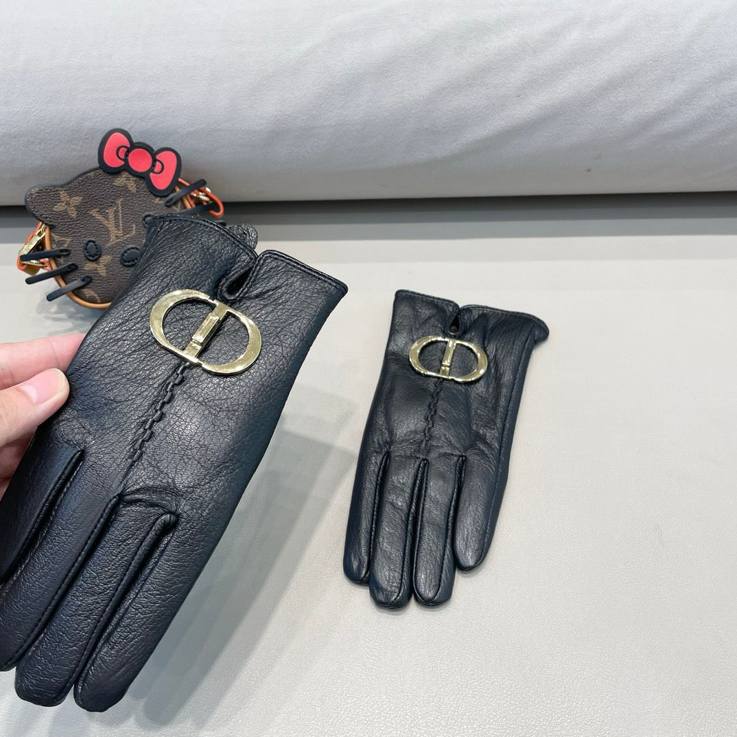 Leather gloves