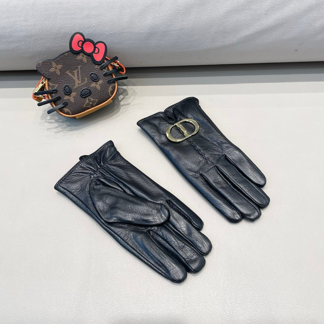 Leather gloves